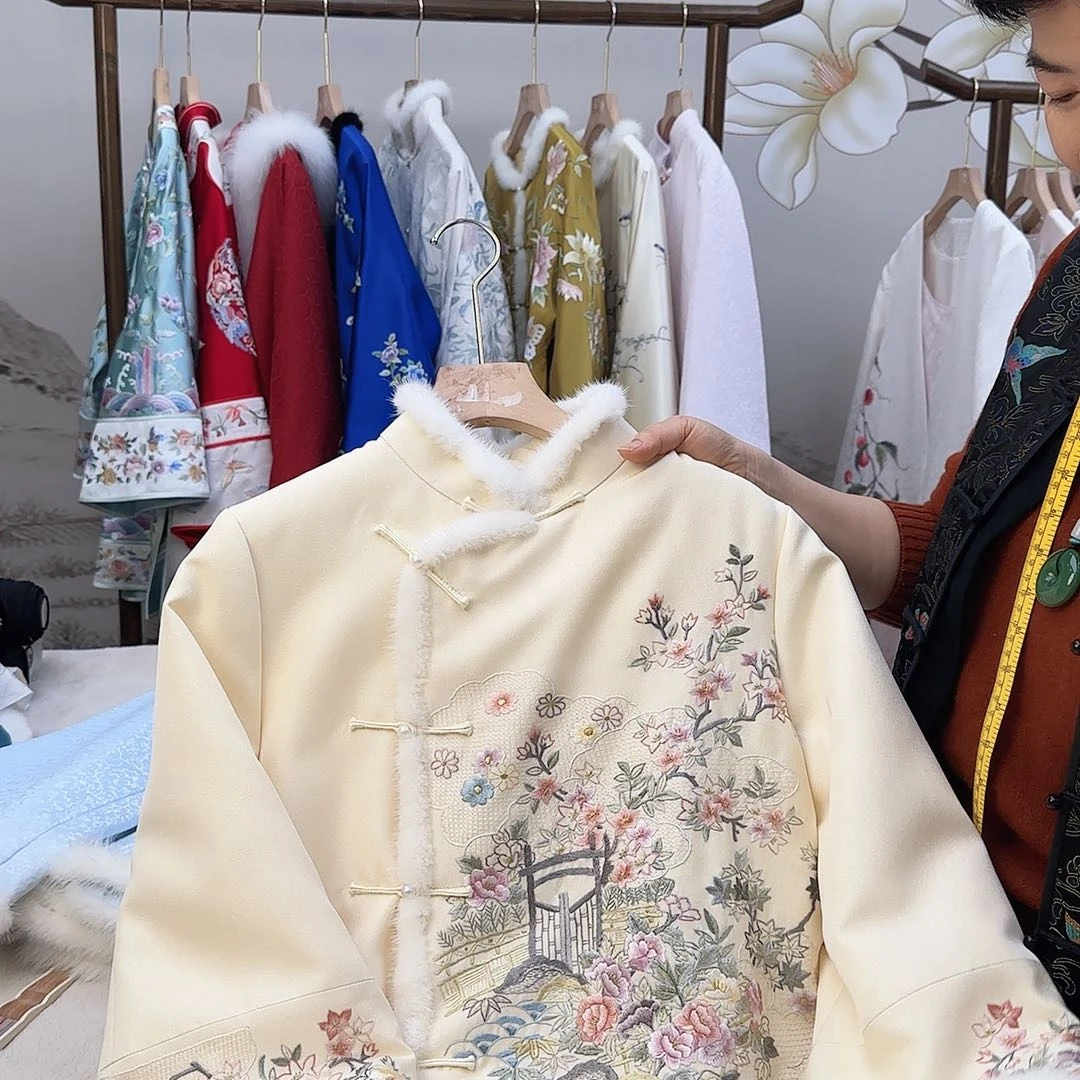 刺绣2号鹅黄色正绢真丝棉服