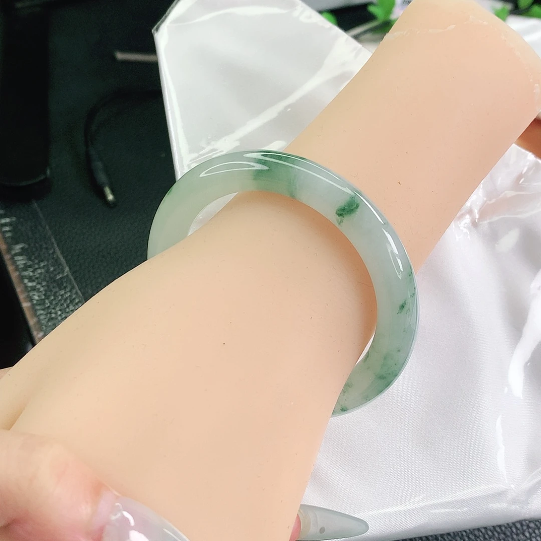 翡翠手镯未镶嵌53圈