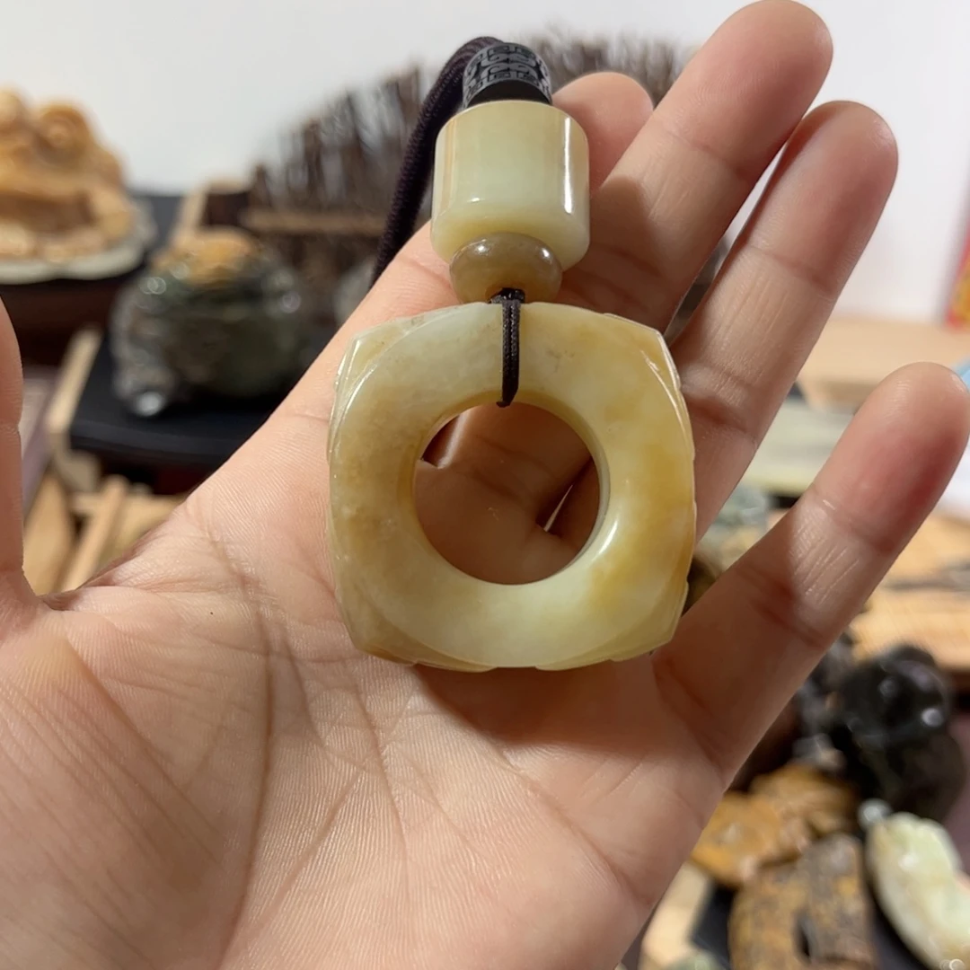 千***行岫岩老玉（透闪石质玉）未镶嵌把件