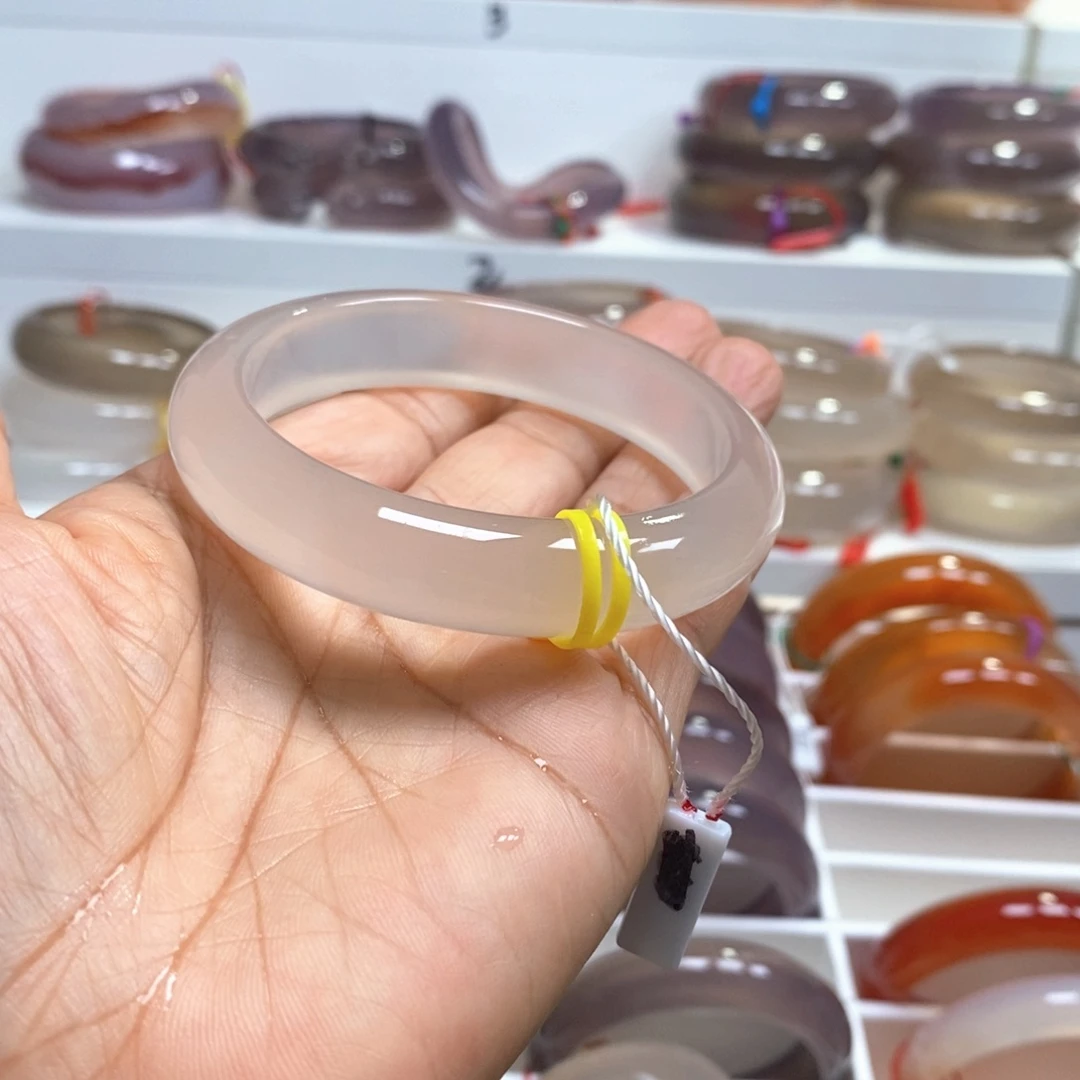 玛瑙/玉髓手镯未镶嵌傅****．纹雾正常