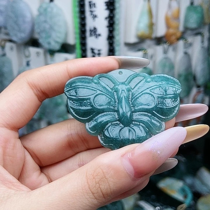 翡翠未镶嵌颈饰翡翠