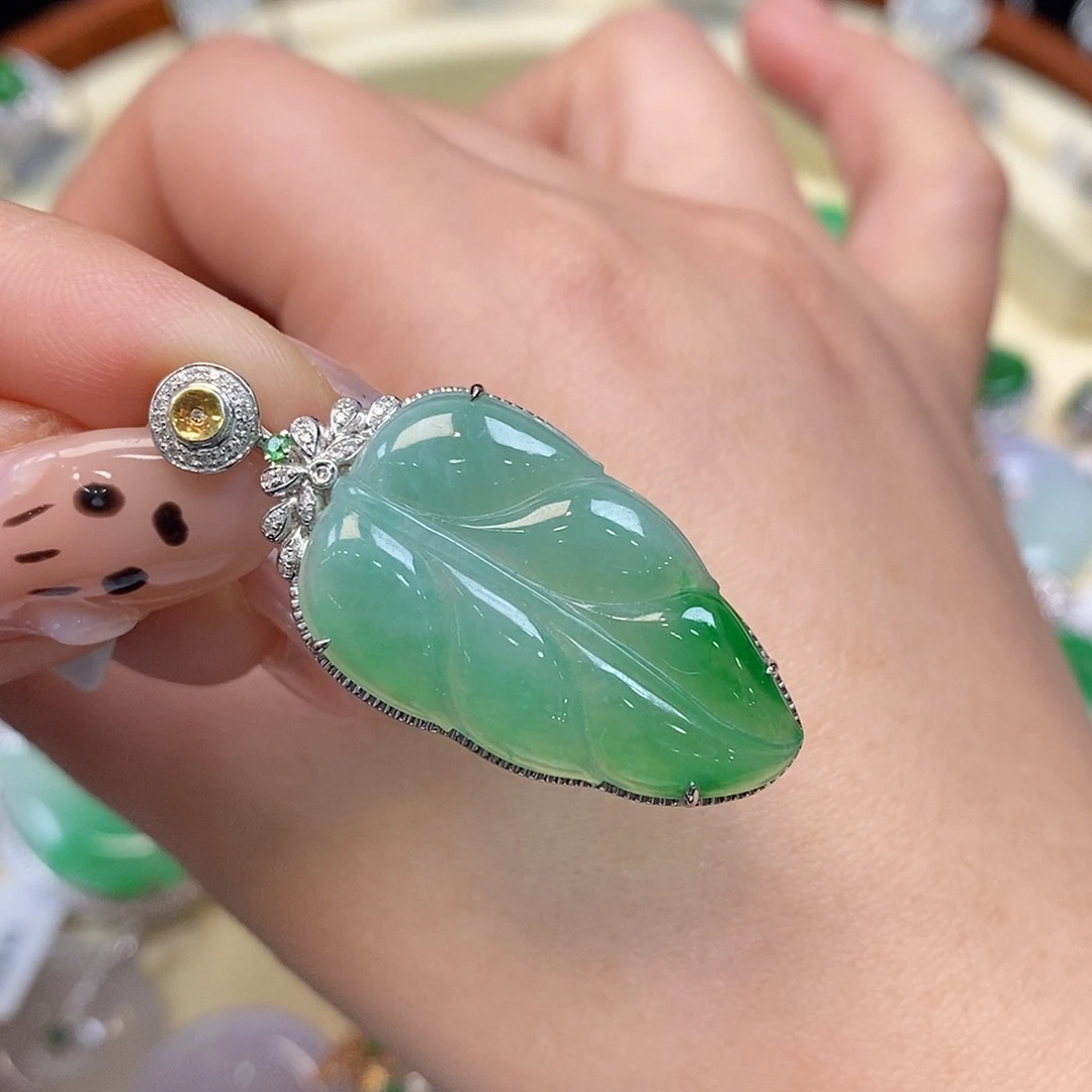 翡翠吊坠(不含链)18K金镶嵌树叶