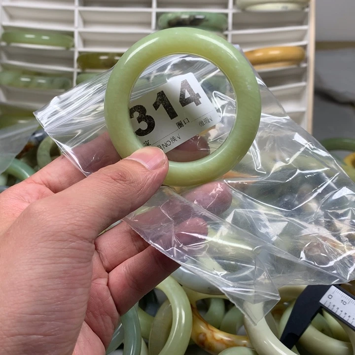 蛇纹石玉手镯未镶嵌天**福