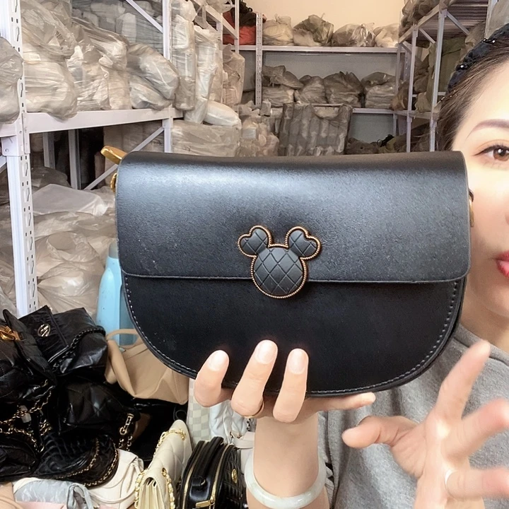 蚕丝小牛剖层皮革PU