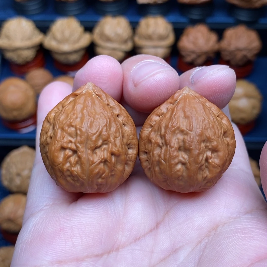 文玩核桃把件手捻粗筋石头