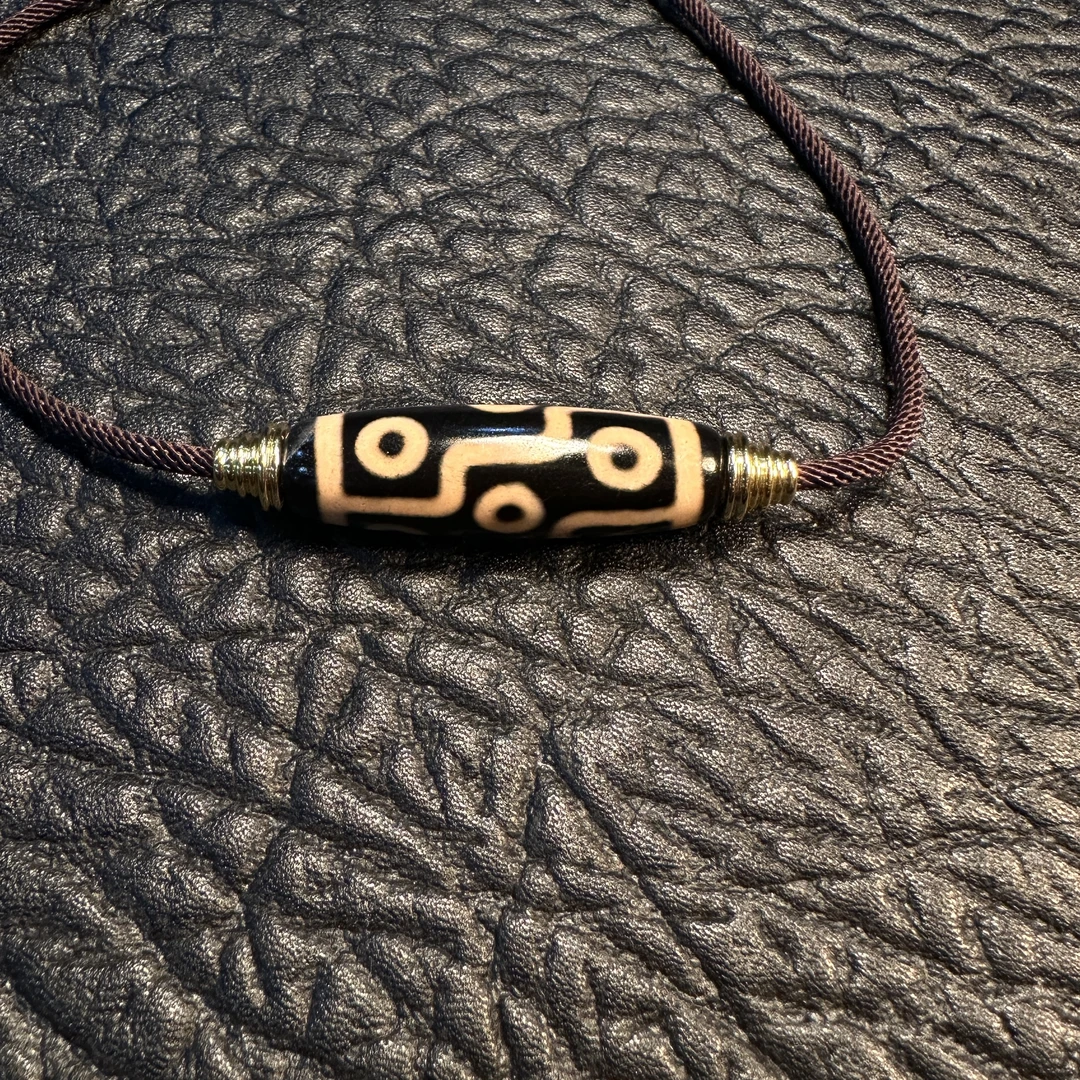 20世纪牙黄高油折线九眼玛瑙（多样性发货)约 11.1x37.5mm 777-168
