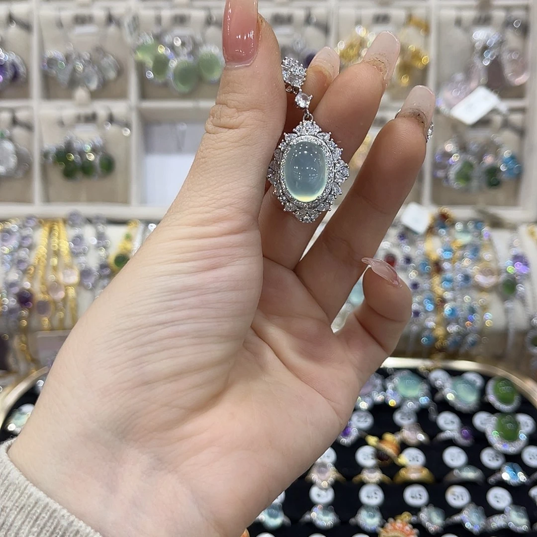 多***甜蛇纹石玉银S925镶嵌颈饰