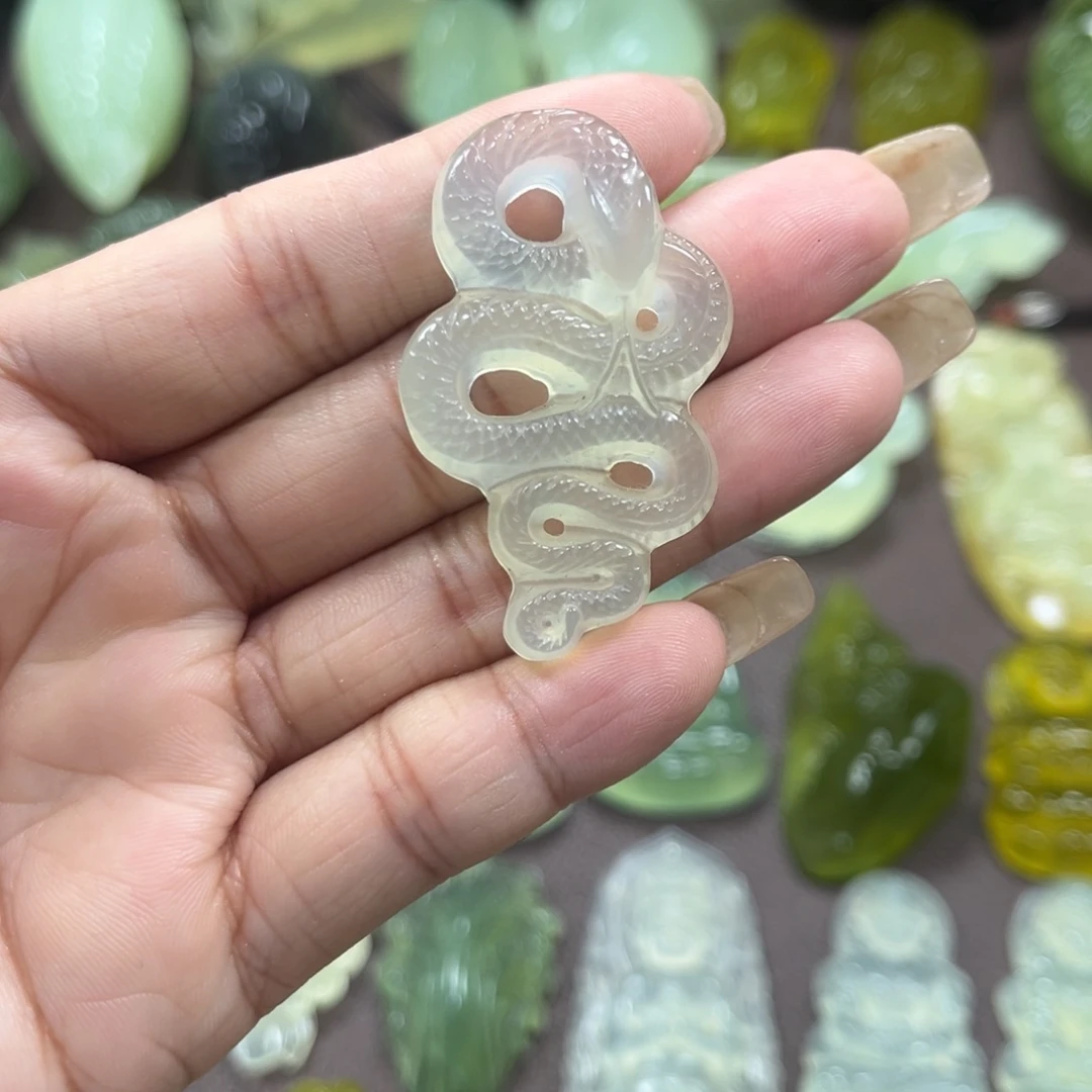 蛇纹石玉未镶嵌颈饰