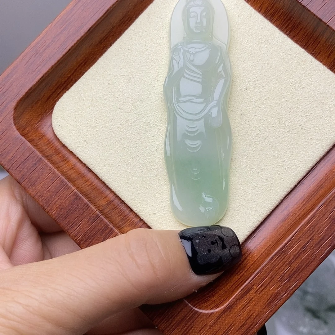 翡翠未镶嵌颈饰观音
