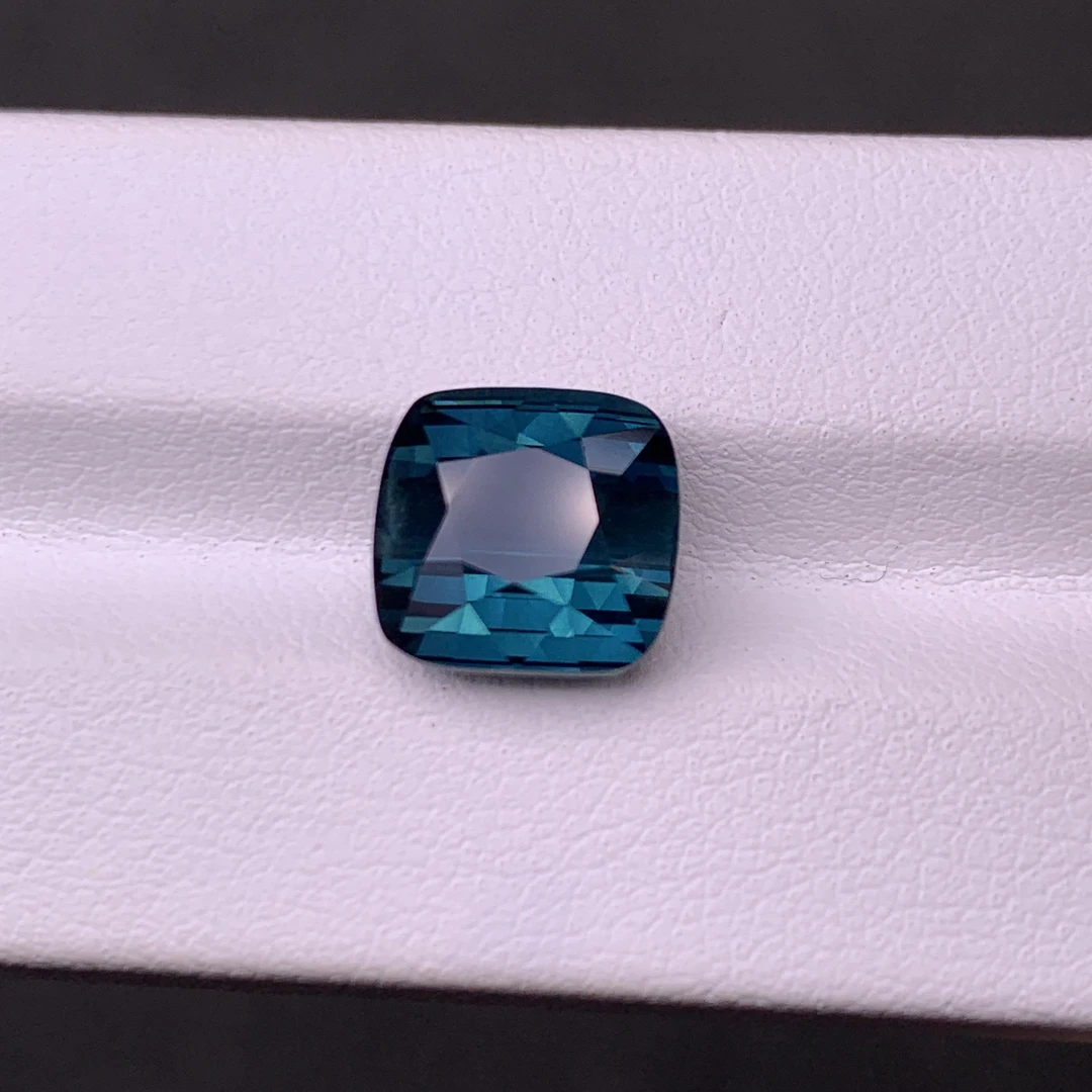 【芮含珠宝】电光蓝碧玺5.6克拉