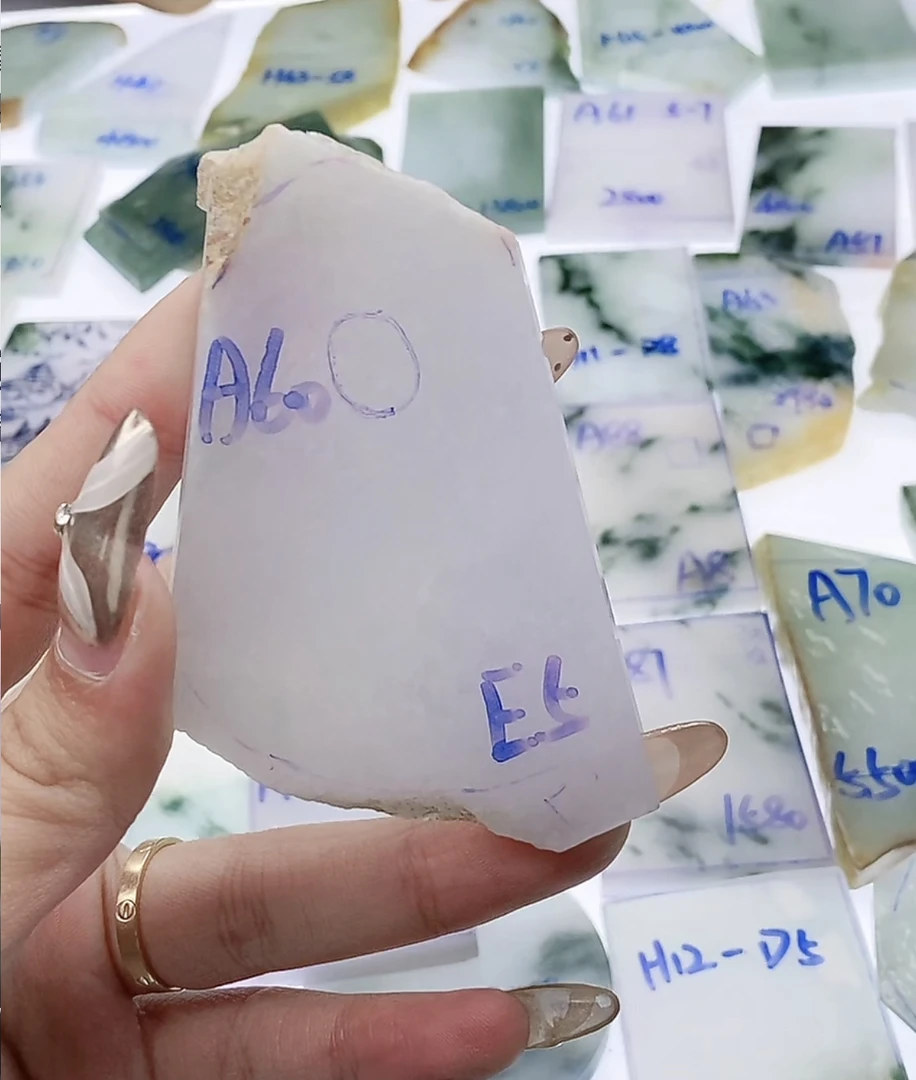 天然缅甸翡翠A货雕刻定制