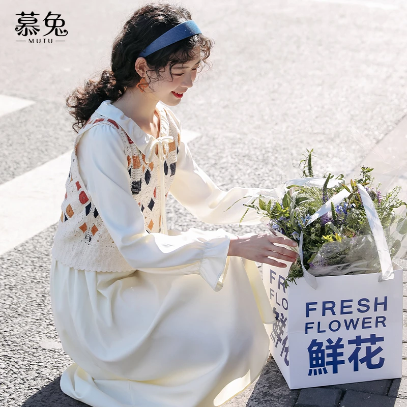慕兔法式温柔娃娃领中长连衣裙女2025春新款设计感连衣裙