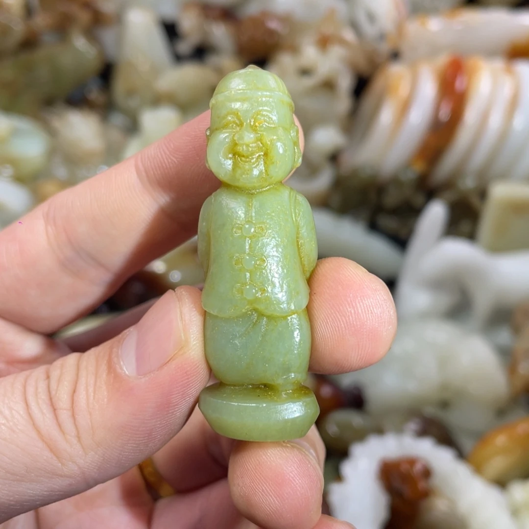 和田玉未镶嵌把件