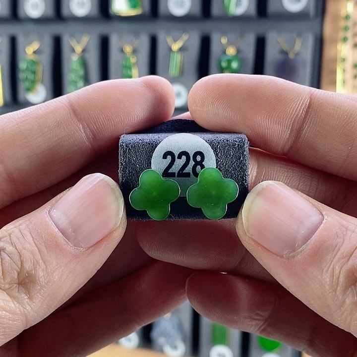 和田玉耳饰18K金镶嵌