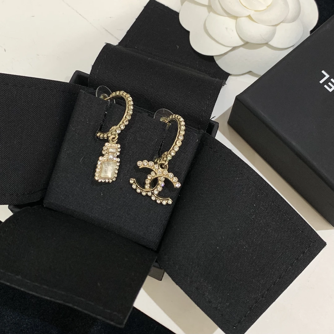95新 Chanel/香奈儿 金色圆环不对称水钻耳钉 13325795 nn