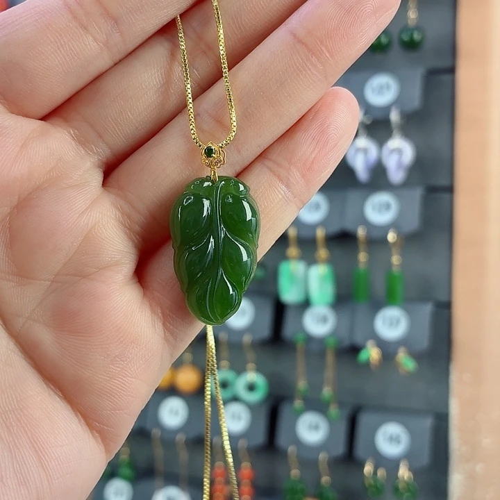 和田玉18K金镶嵌吊坠(赠链)