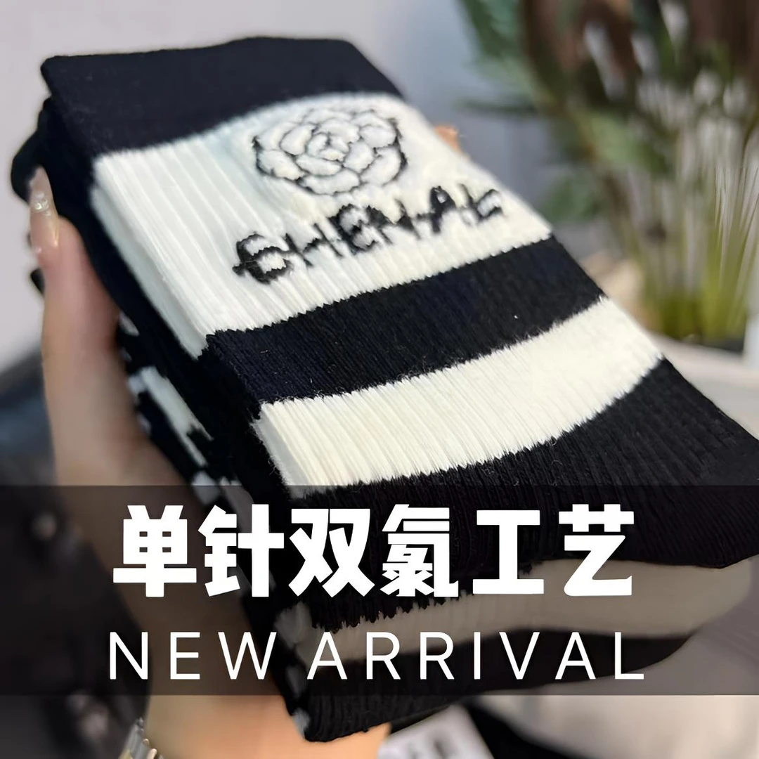 山茶花袜子女中筒秋冬新款高颜值ins潮百搭经典黑白纯棉堆堆袜