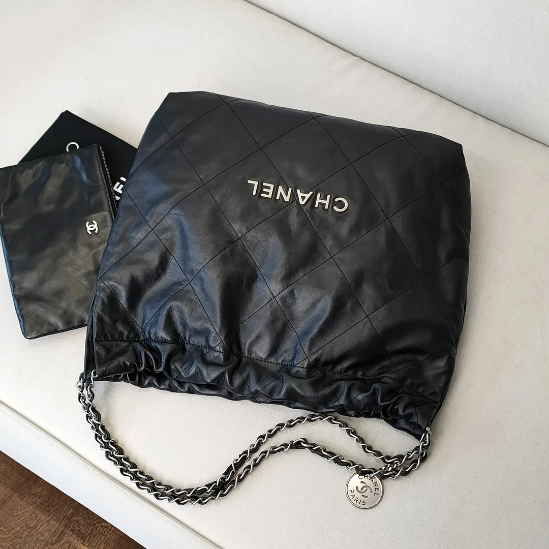 95新 Chanel/香奈儿 23S黑银亮面牛皮22bag中号单肩包 50185
