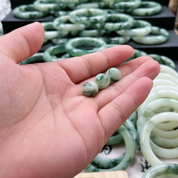 【闪购商品】透闪石-蛇纹石玉未镶嵌珠子得*.