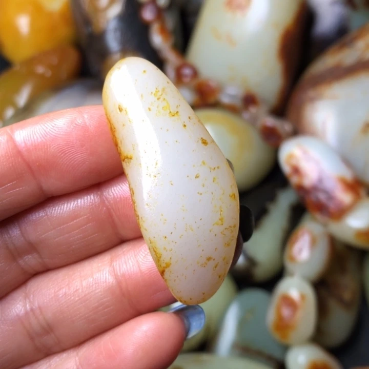 和田玉未镶嵌珠宝奇石