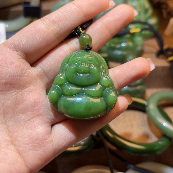 颈饰未镶嵌和田玉（碧玉）