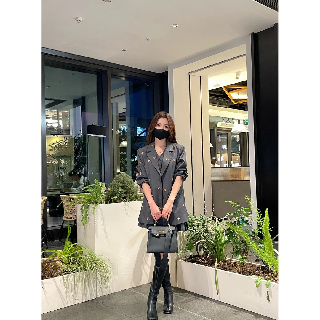 【梦婷家】气质高级感洋气西装外套高显瘦百褶半身裙三件套-24507