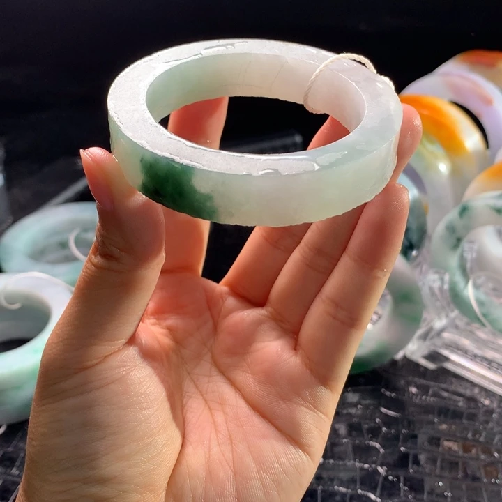 定制翡翠未镶嵌手镯