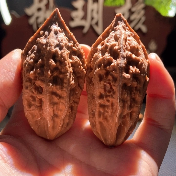 文玩核桃吊坠楸玥核46