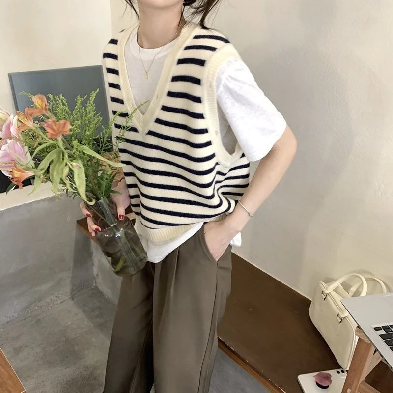 宽松春季V领秋冬工字型条纹马夹针织上衣无袖轻熟风