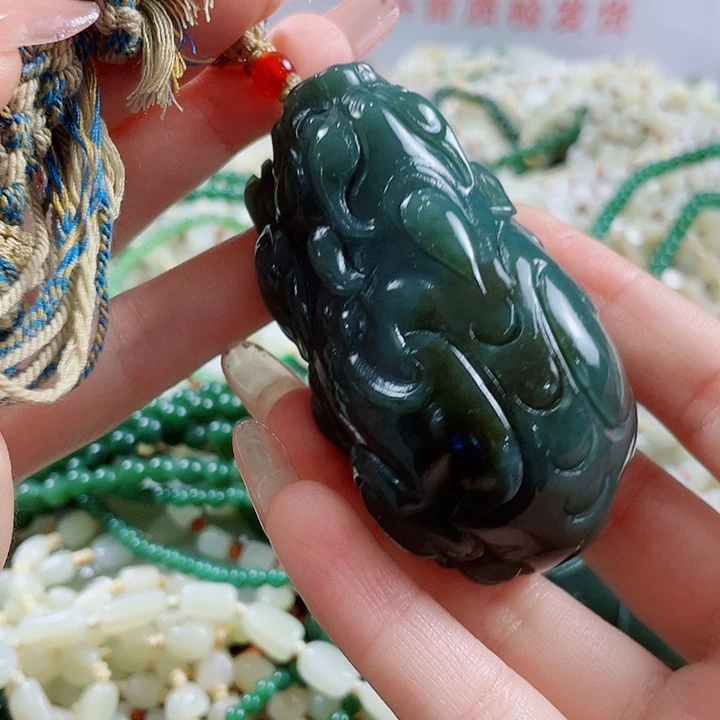 颈饰未镶嵌和田玉