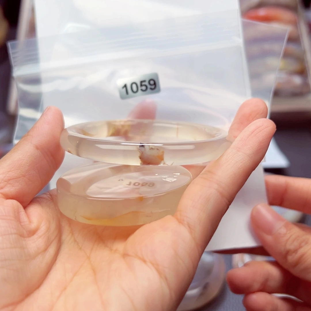 未镶嵌手镯玛瑙/玉髓既****?