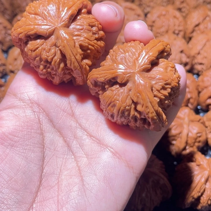 高***学吊坠桃核小妹三棱