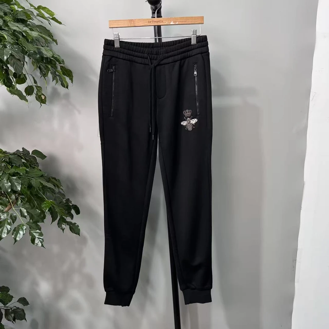 海港城奢牌秋季男款蜜蜂刺绣黑色百搭束脚休闲裤 E4012 A1