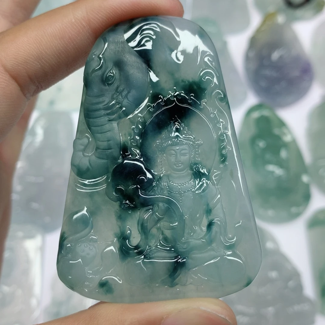 翡翠未镶嵌颈饰走*普贤菩萨