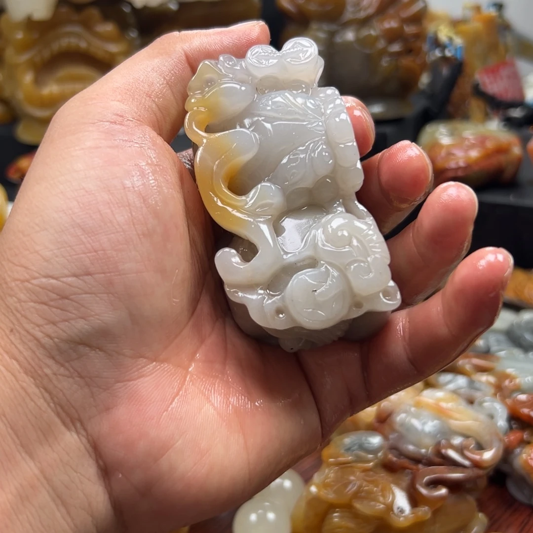 石英质玉（黄龙玉）未镶嵌黄龙玉