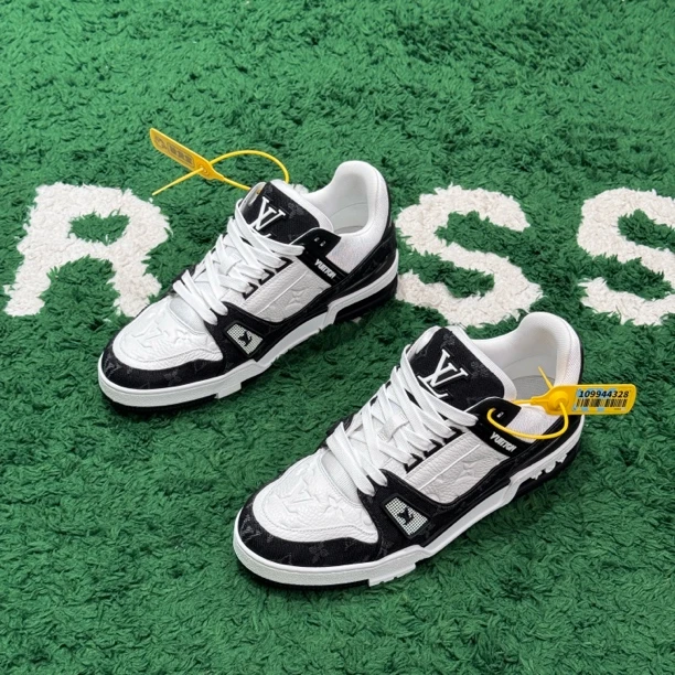 99新 LouisVuitton/路易威登 TRAINER 黑白牛仔 UK8 充新 42码