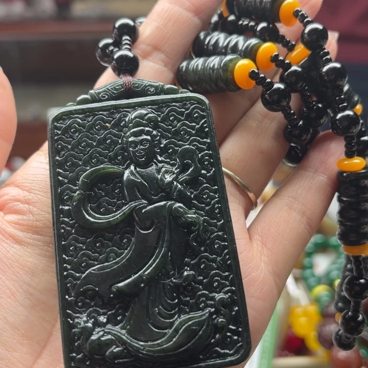 和田玉颈饰未镶嵌