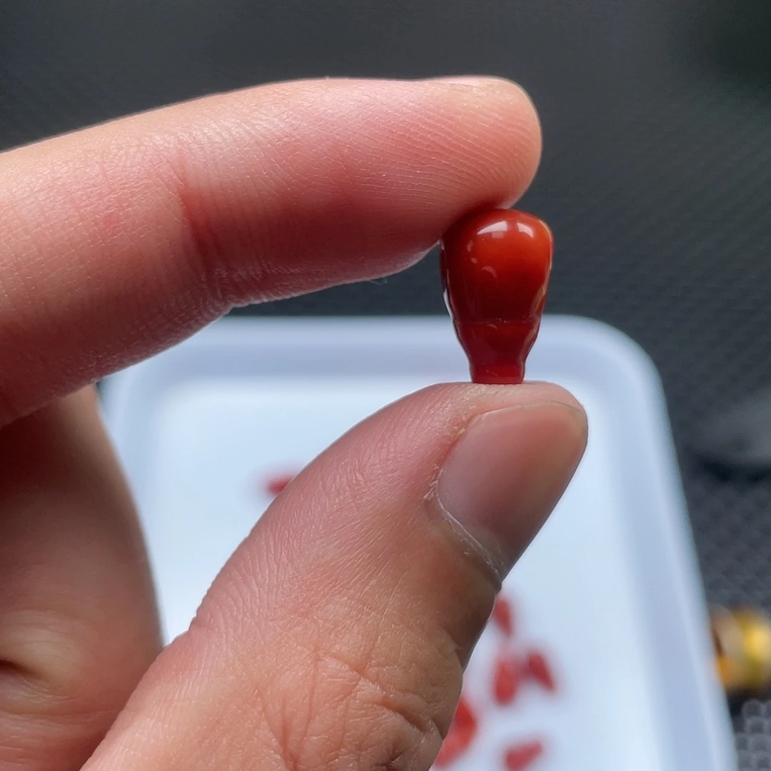 南红玛瑙2号 8*13柿子红三通一颗未镶嵌