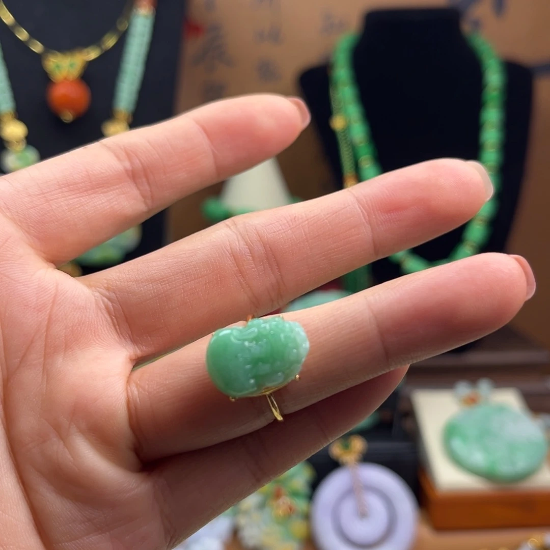 翡翠未镶嵌颈饰天然翡翠戒指