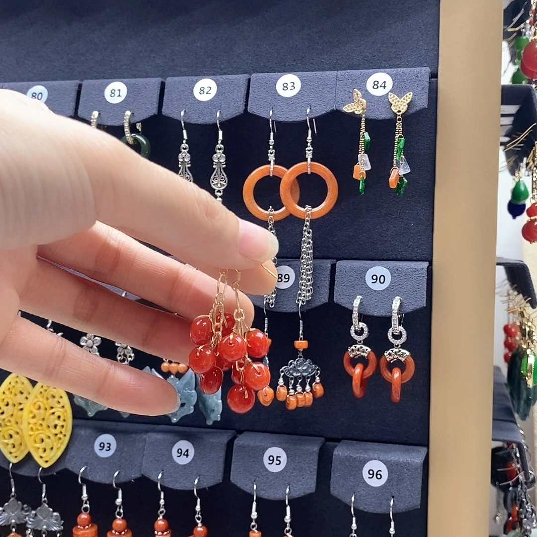 南红玛瑙未镶嵌耳饰