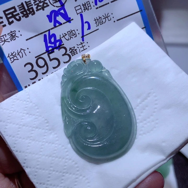 翡翠颈饰未镶嵌财****?