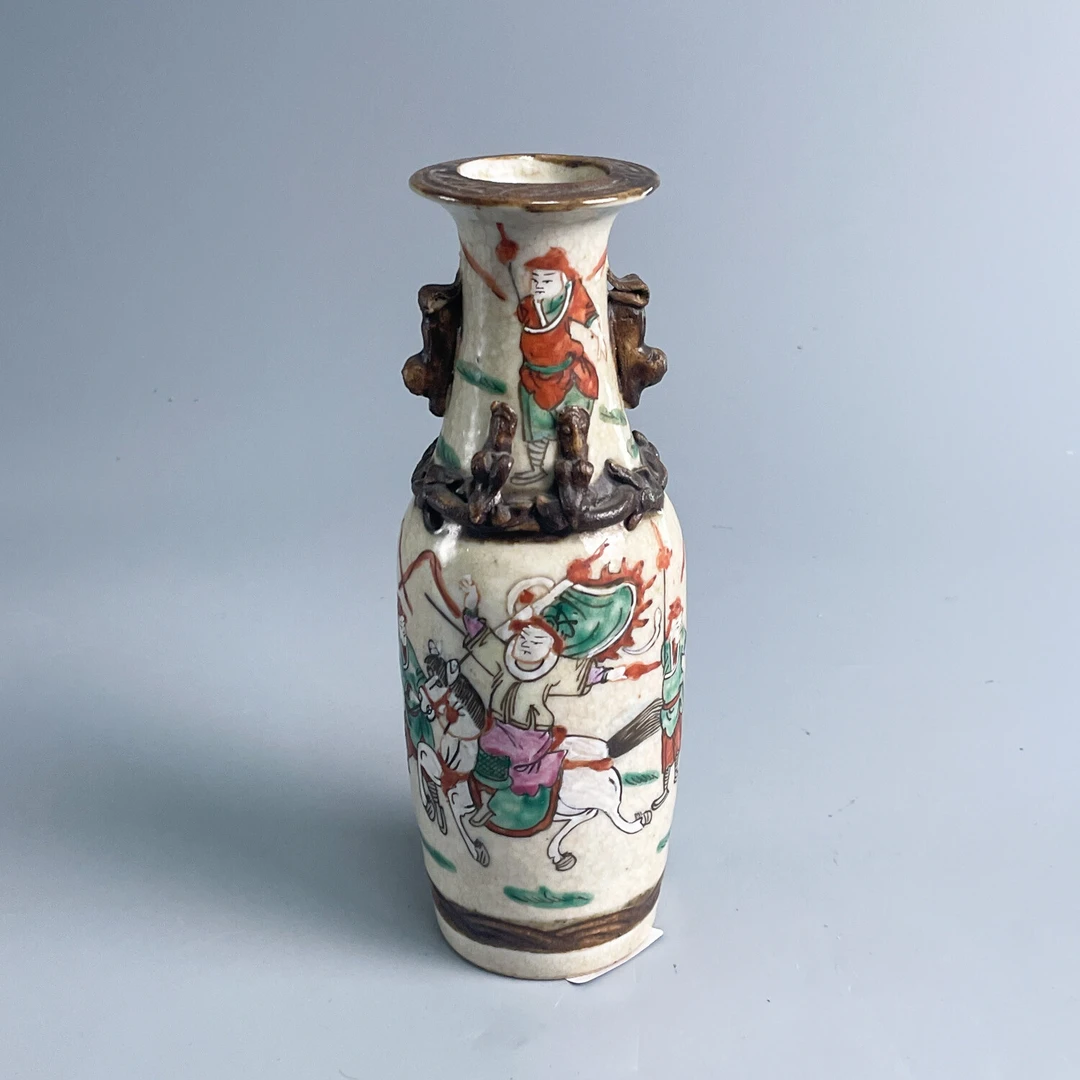 M25FL005F06 - 清晚期  哥釉铁骨泥刀马人物小瓶