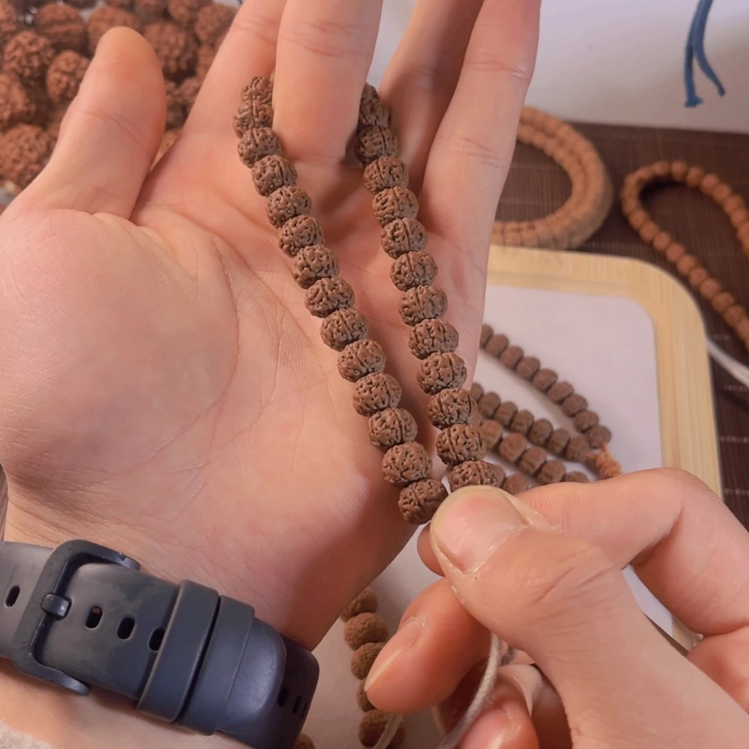 金刚菩提手串小***。老树王单圈