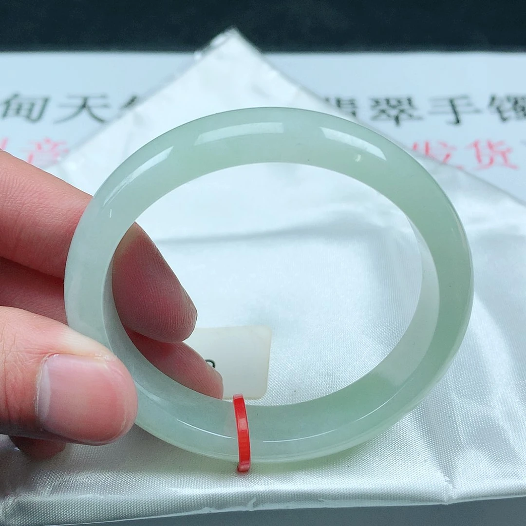 翡翠手镯未镶嵌圈53贵