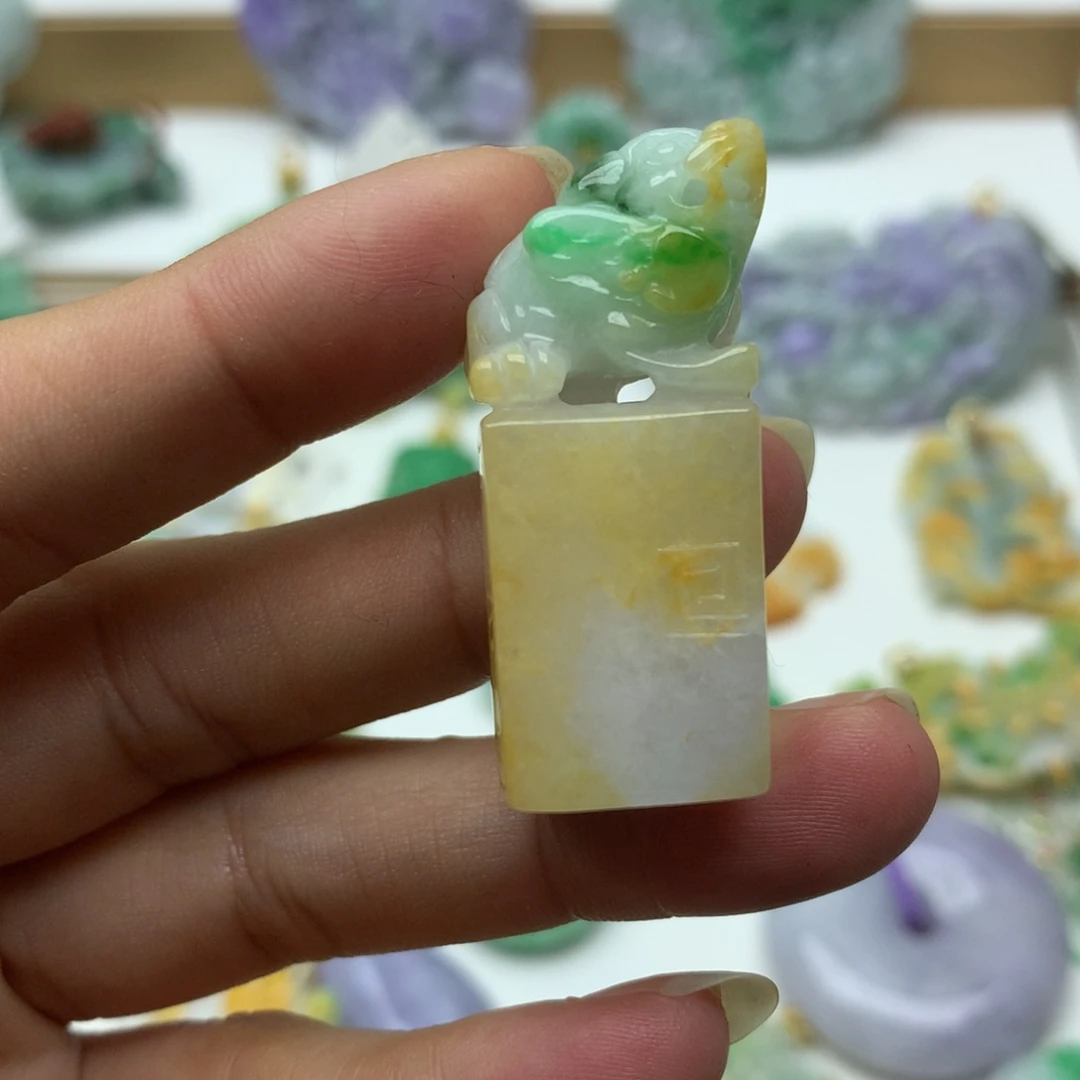 翡翠颈饰未镶嵌翡翠