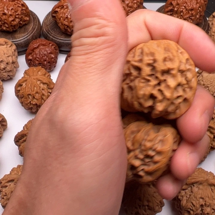 桃核把件杨发给哥哥哥哥