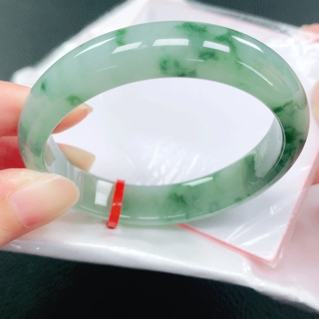 未镶嵌手镯翡翠54贵