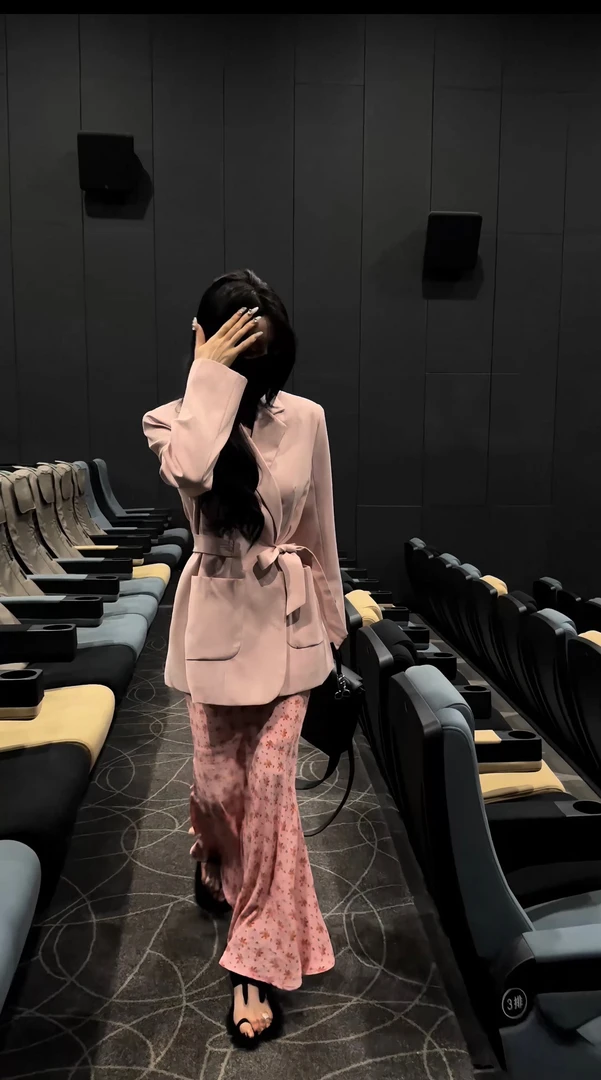 春夏粉色西服➕碎花鱼尾裙