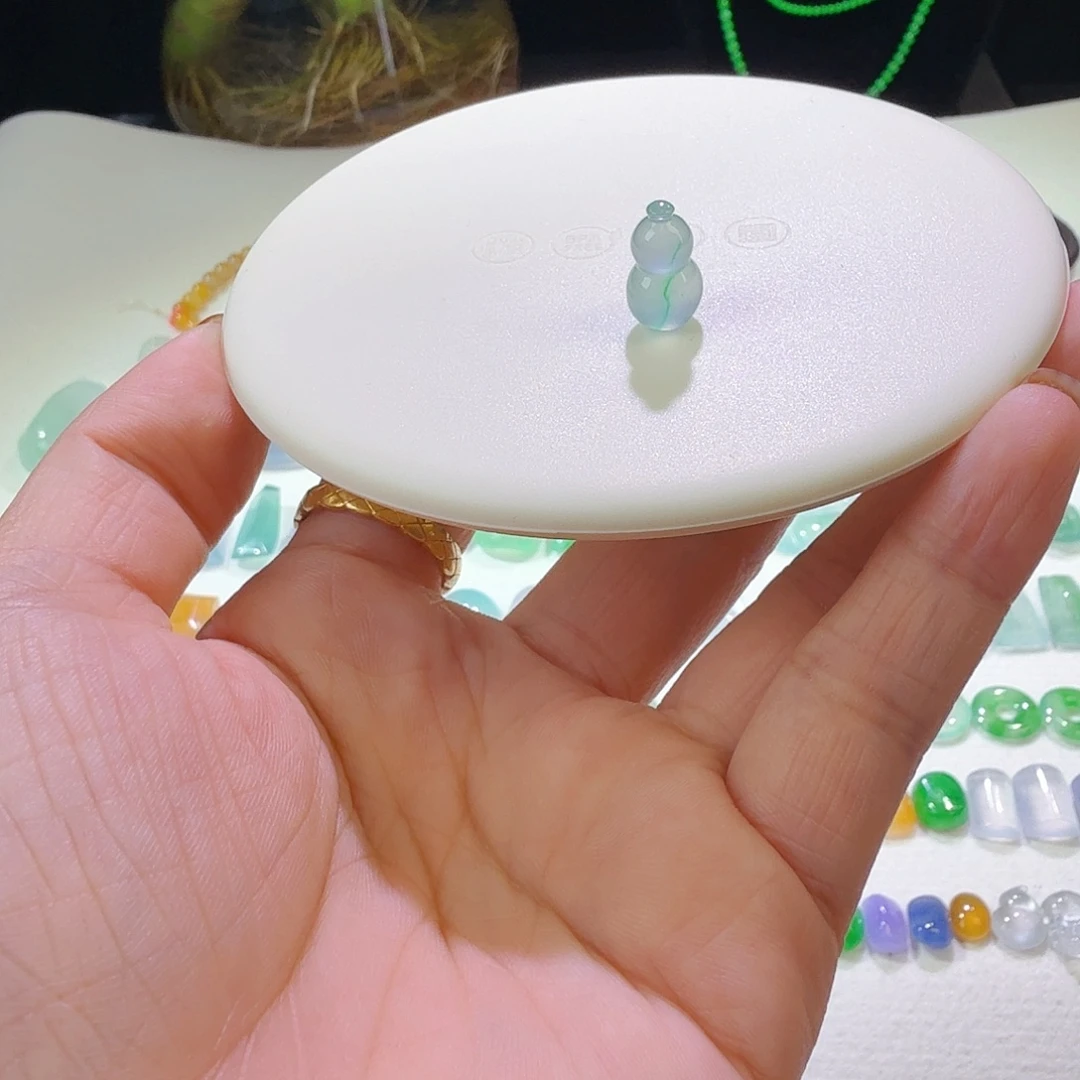 翡翠裸石飘花立体葫芦