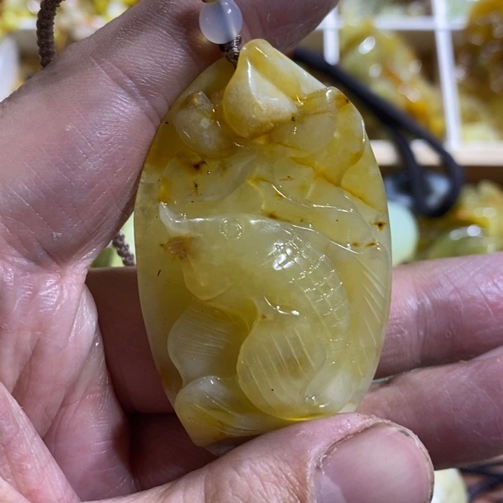 蛇纹石玉颈饰未镶嵌